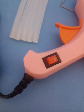 Pistola de pegamento caliente + 5 barras