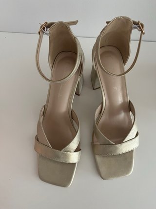 Sandalias tacón ancho doradas