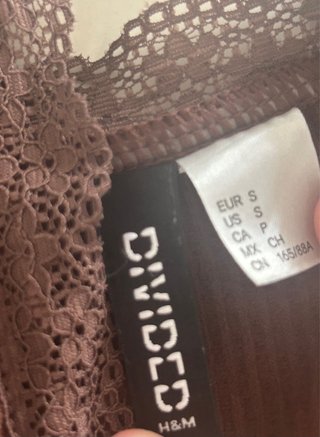 Vestido corto H&M marrón con encaje