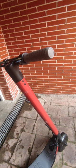 Patinete Eléctrico SEAT eXS Kickscooter by SEGWAY.