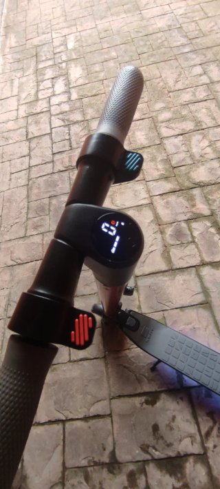 Patinete Eléctrico SEAT eXS Kickscooter by SEGWAY.