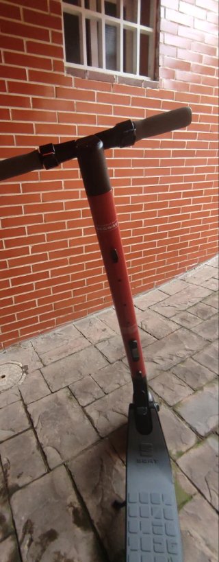 Patinete Eléctrico SEAT eXS Kickscooter by SEGWAY.