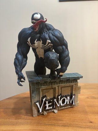 Figura Venom 1/6 McFarlane Toys