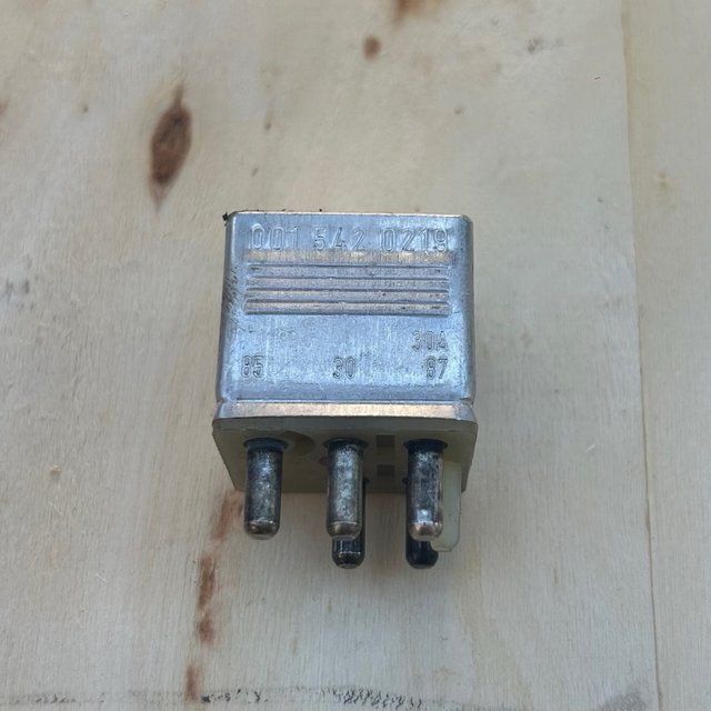 Relé OEM Mercedes-Benz A0015420219