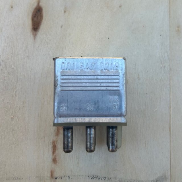 Relé OEM Mercedes-Benz A0015420219
