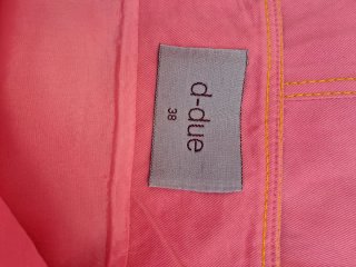 Mira que falda tan bonita,y camiseta tengo para Ti