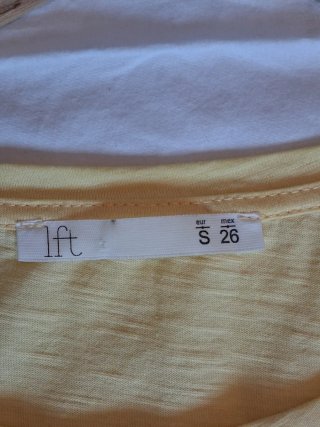 Mira que falda tan bonita,y camiseta tengo para Ti