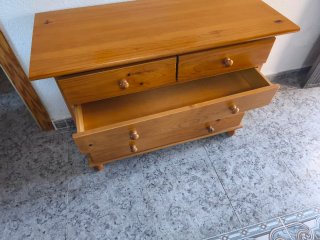 Cómoda de madera natural