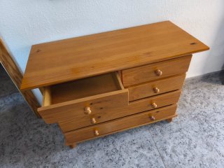 Cómoda de madera natural