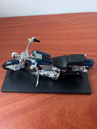 Maisto 1999 FXSTS Springer Softail Moto