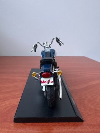 Maisto 1999 FXSTS Springer Softail Moto