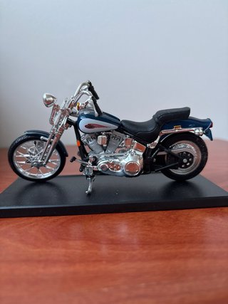Maisto 1999 FXSTS Springer Softail Moto