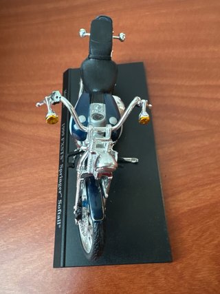 Maisto 1999 FXSTS Springer Softail Moto