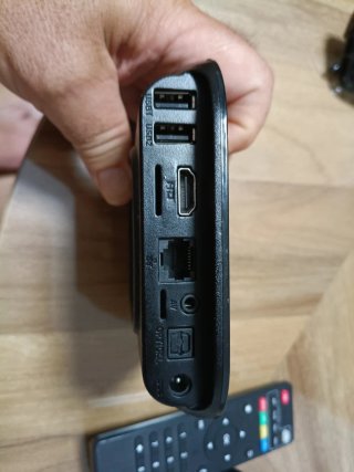 TV Box androide 10  4k con mando y cargador y  acc