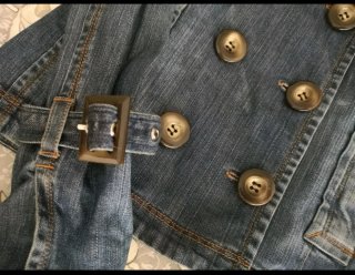 Chaqueta vaquera doble botonadura.