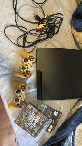 Consola PS3 con 2 mandos y juegos