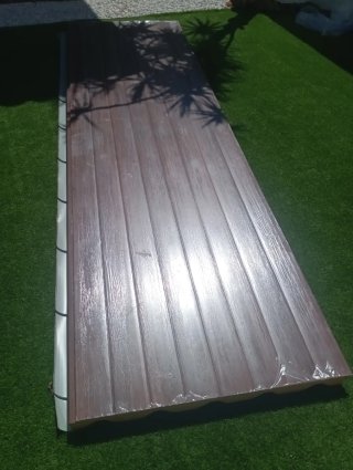 Panel Sándwich 3,30x1m Rojo Exterior Roble Interio