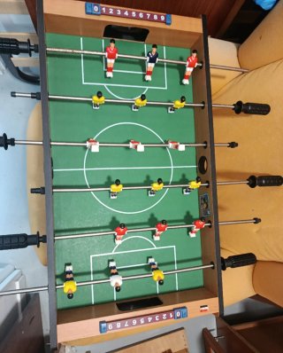 Futbolín con sus 4 patas o de mesa