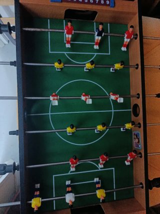 Futbolín con sus 4 patas o de mesa