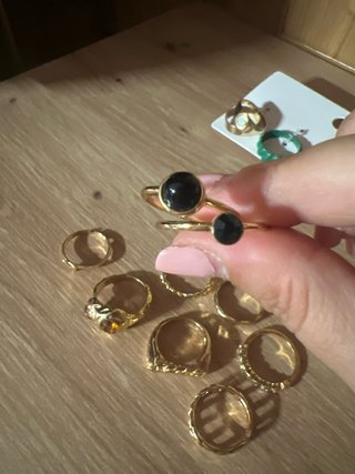 Conjunto de anillos dorados y verdes ALE-HOP