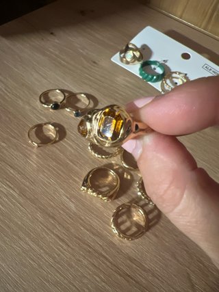 Conjunto de anillos dorados y verdes ALE-HOP
