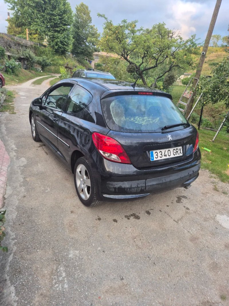 Peugeot 207 - foto 1