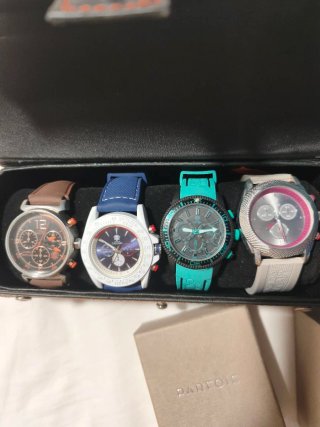 Conjunto de 4 relojes