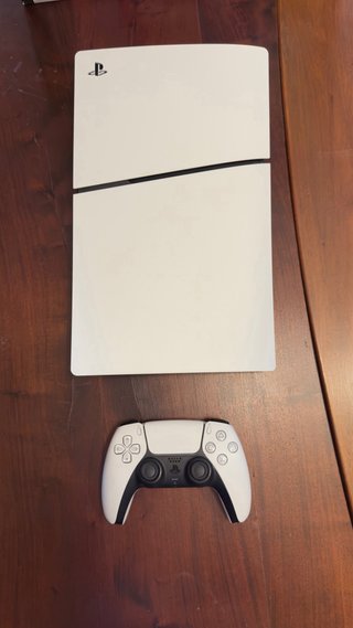 PS5 Slim blanca en estado como nueva
