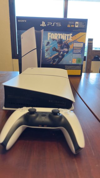 PS5 Slim blanca en estado como nueva