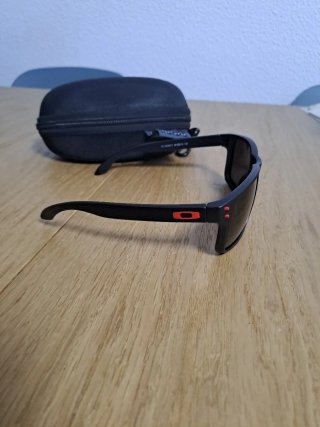 Oakley Holbrook Gafas de Sol Negras y Rojas
