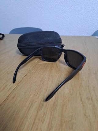 Oakley Holbrook Gafas de Sol Negras y Rojas