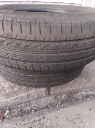 VENDO GOMAS SEMINUEVAS