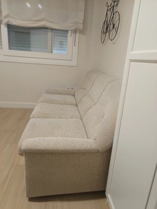 Sofá beige completamente nuevo