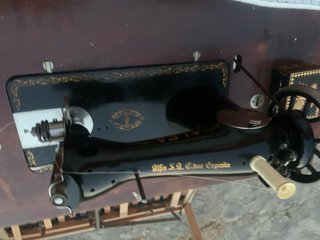 Máquina de coser ALFA antigua