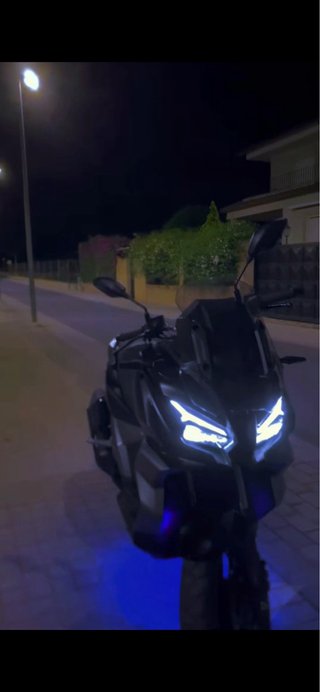 Moto 125cc Scooter Negra Seminueva