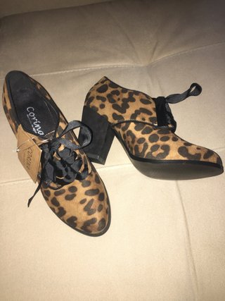 Zapatos de tacón leopardo Corina