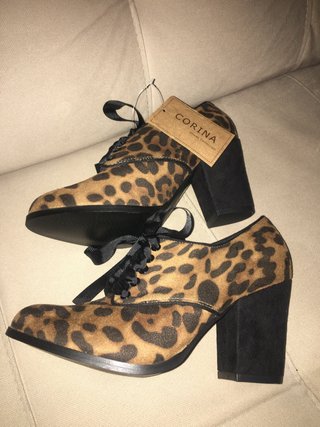 Zapatos de tacón leopardo Corina