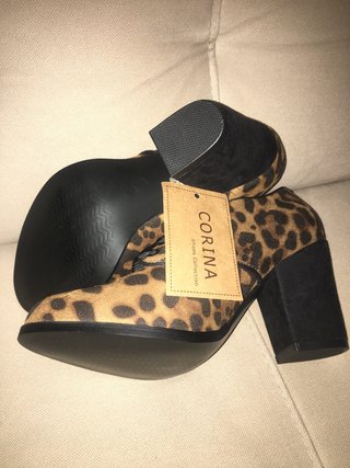 Zapatos de tacón leopardo Corina