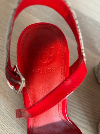 Tacones Guess Beige y Rojo