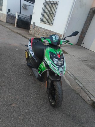 Aprilia SR Motard