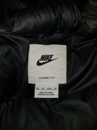 Plumas Nike con capucha negra Talla XS