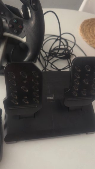 Volante y Pedales PS4 Logitech