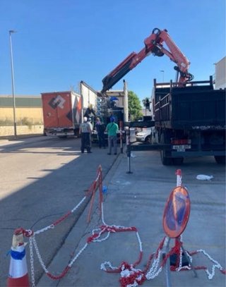 Se hacen portes con camion