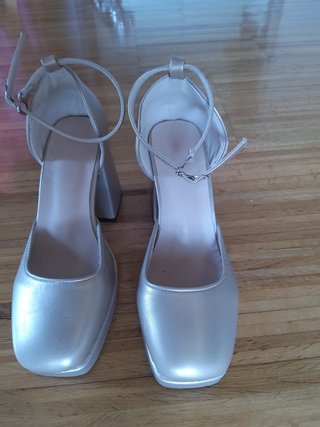 Zapatos de tacón con pulsera y plataforma