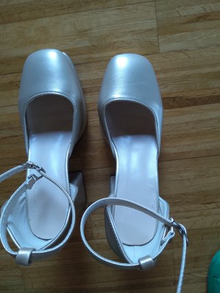 Zapatos de tacón con pulsera y plataforma