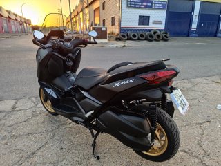 Yamaha XMAX 300 Tech MAX dark magna