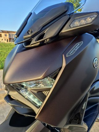 Yamaha XMAX 300 Tech MAX dark magna
