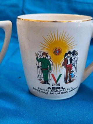 Lote 3 Canecas Faiança 25 de Abril