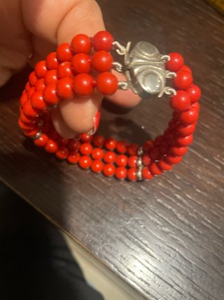 Bracciale con perle rosse e chiusura argento