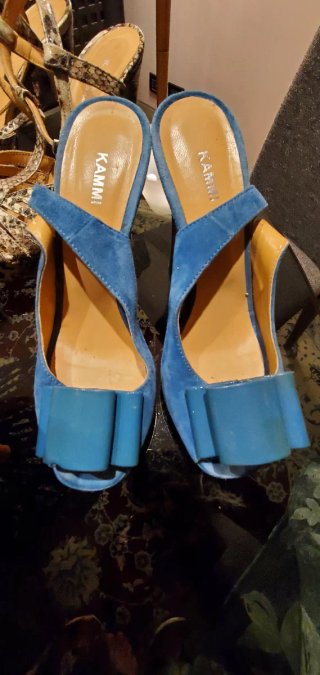 Assortimento di 13 scarpe col tacco